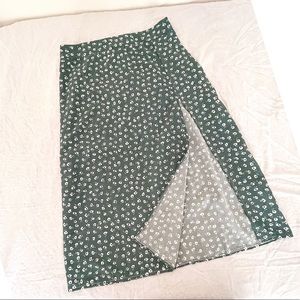 3/10$ Green and white floral slit midi skirt